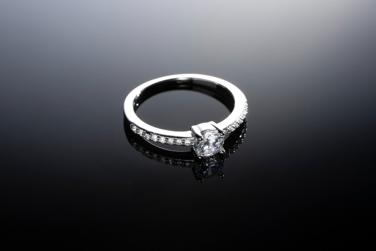 Lab Grown Diamond or Platinum Wedding Band: How Should Couples Decide?