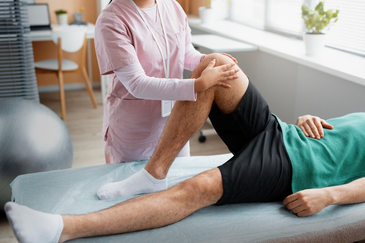What Are the Risks of Delaying Assessment of Persistent Hip Joint Symptoms?