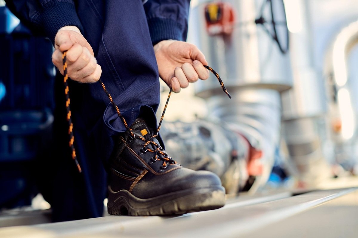 Sole Requirements for Safety and Industrial Footwear: Oil Resistance, Slip Ratings and ISO 20345
